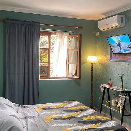 Central Cozy Apartment Old Train Station Tiranë Ngoại thất bức ảnh